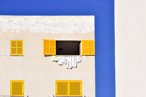 blue sky and yelllow blinds